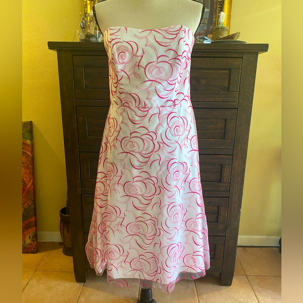 David's Bridal Women Size 10 Magenta Pink White Tea Length Dress.